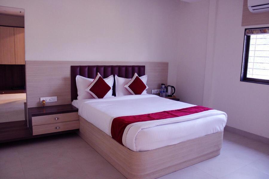 Hotel Saineel Mumbai Dış mekan fotoğraf